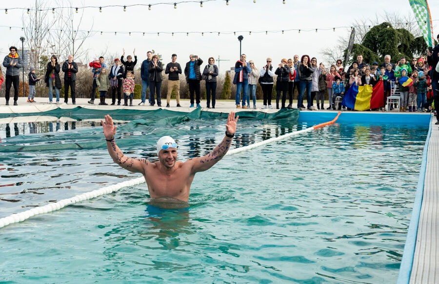 Paul Georgescu este primul roman care a inotat 1,6 km in apa inghetata!